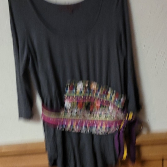 Unique tunic top with attached belt - Picture 4 of 6
